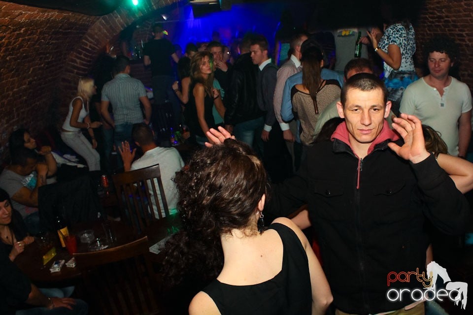 Sâmbătă noaptea în Club Escape, 