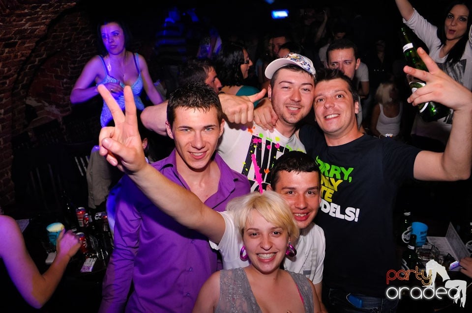 Sâmbătă noaptea în Club Escape,