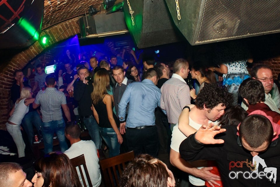 Sâmbătă noaptea în Club Escape, 