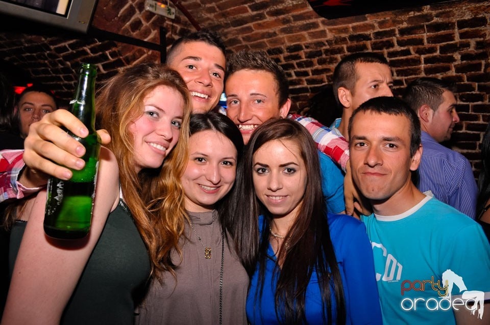 Sâmbătă noaptea în Club Escape,