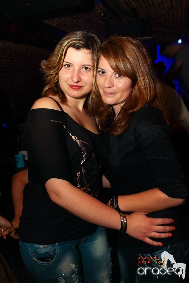 Sâmbătă noaptea în Club Escape,