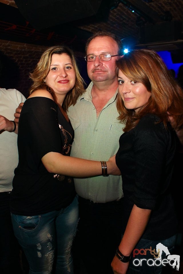 Sâmbătă noaptea în Club Escape,