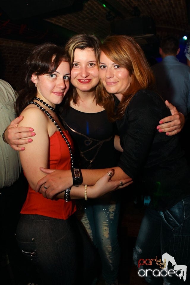 Sâmbătă noaptea în Club Escape,