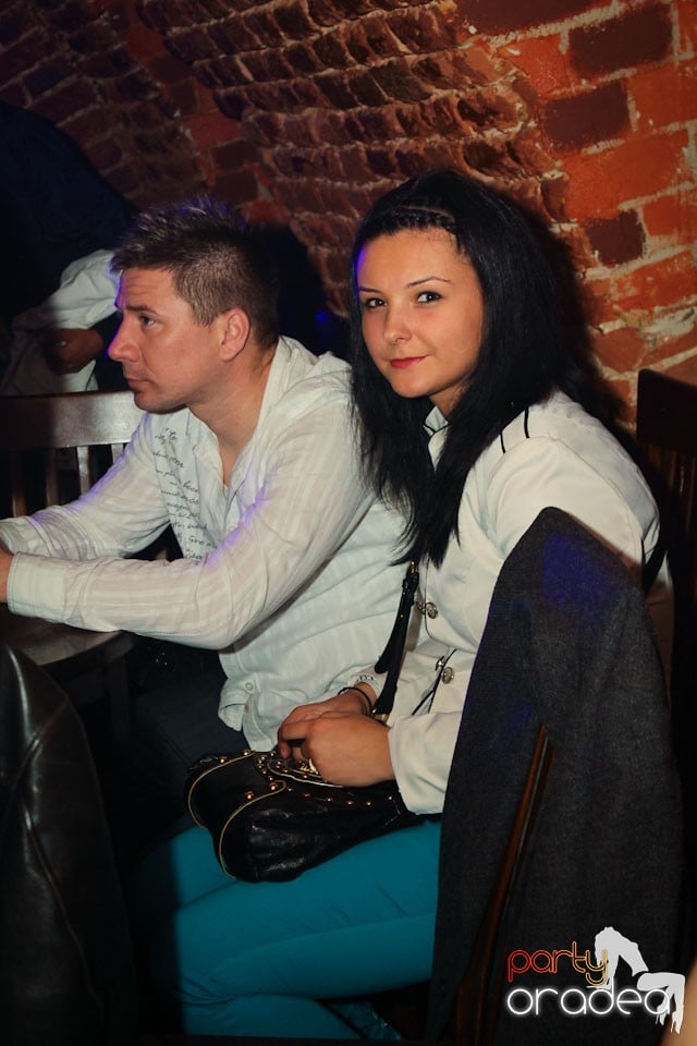 Sâmbătă noaptea în Club Escape,