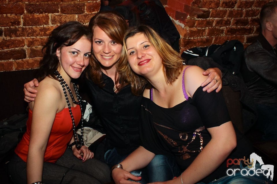 Sâmbătă noaptea în Club Escape,