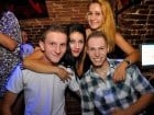 Sâmbătă noaptea în Club Escape