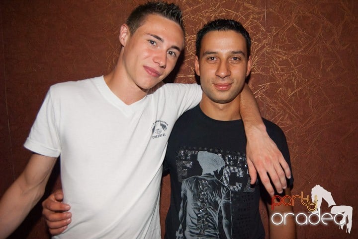 Sâmbătă noaptea în Club Seven, 