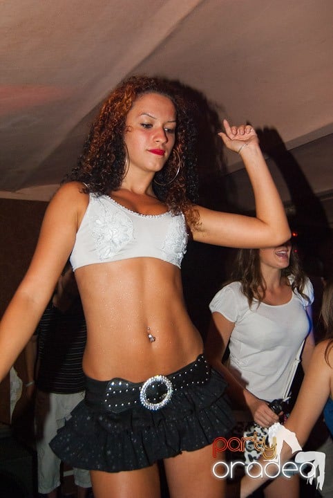 Sâmbătă noaptea în Club Seven, 