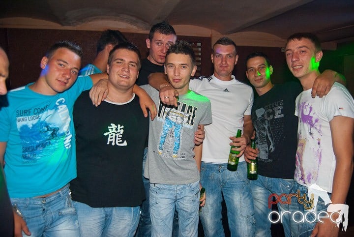 Sâmbătă noaptea în Club Seven, 