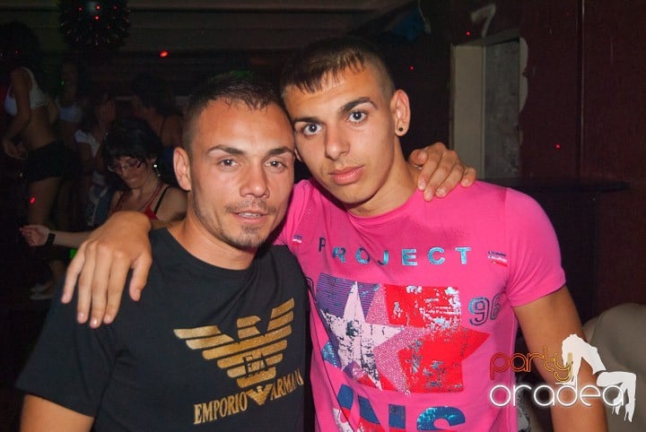 Sâmbătă noaptea în Club Seven, 