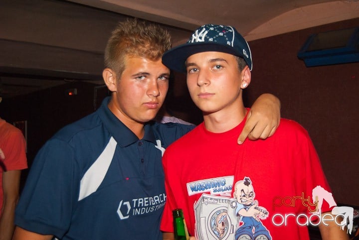 Sâmbătă noaptea în Club Seven, 