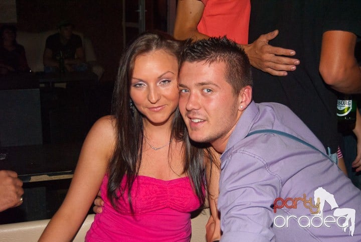 Sâmbătă noaptea în Club Seven, 