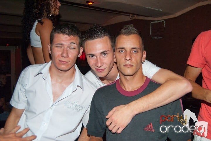 Sâmbătă noaptea în Club Seven, 