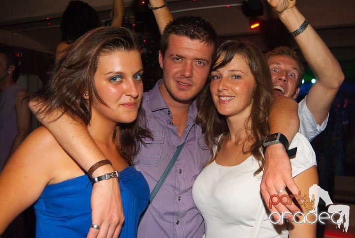 Sâmbătă noaptea în Club Seven, 