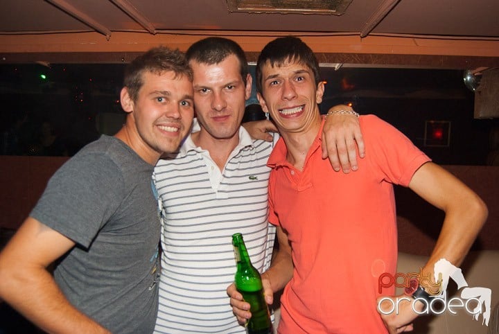 Sâmbătă noaptea în Club Seven, 