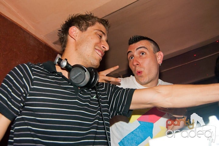 Sâmbătă noaptea în Club Seven, 