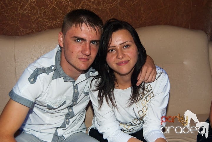 Sâmbătă noaptea în Club Seven, 