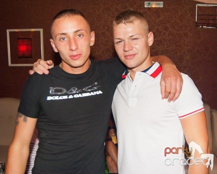 Sâmbătă noaptea în Club Seven, 