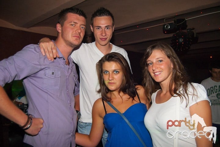 Sâmbătă noaptea în Club Seven, 