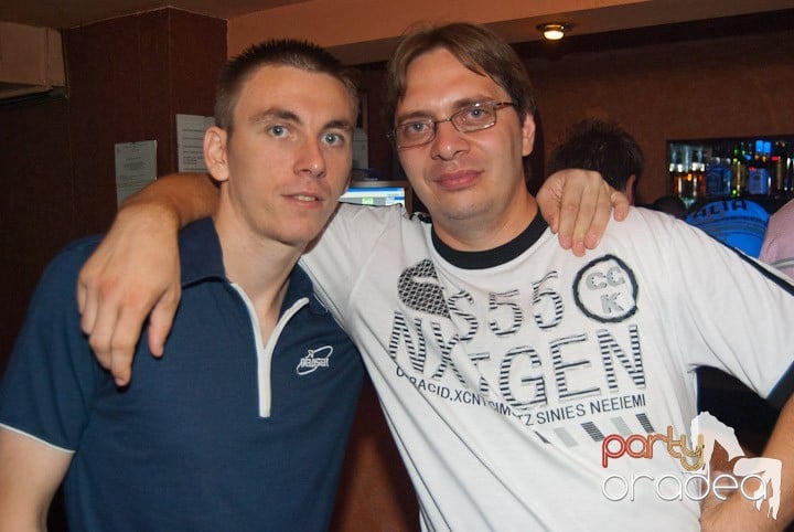 Sâmbătă noaptea în Club Seven, 