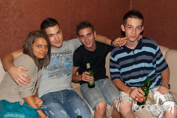 Sâmbătă noaptea în Club Seven, 