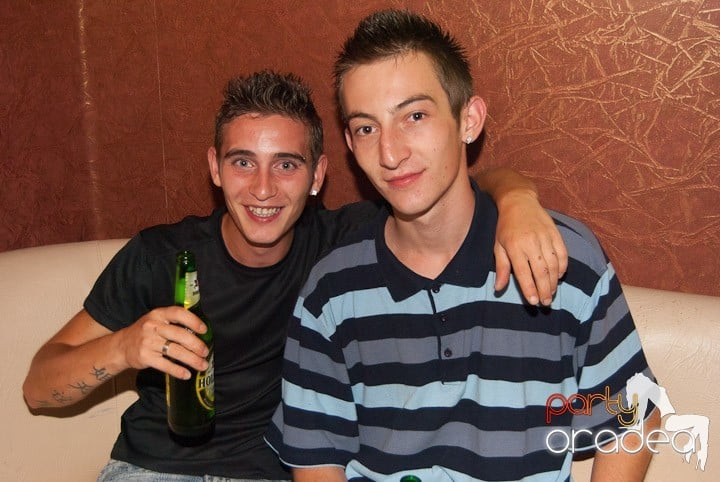 Sâmbătă noaptea în Club Seven, 