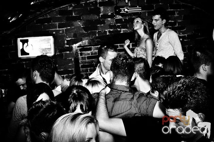 Sâmbătă noaptea în Escape, 