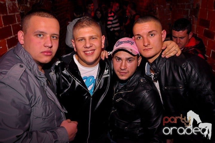 Sâmbătă noaptea în Escape, 