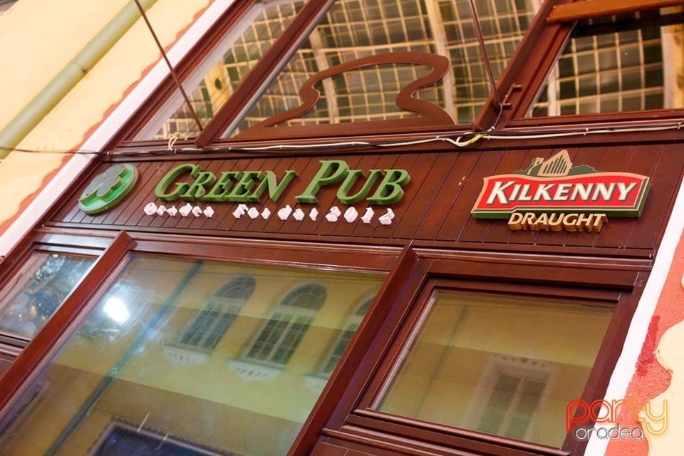 Sâmbătă noaptea în Green Pub, Green Pub