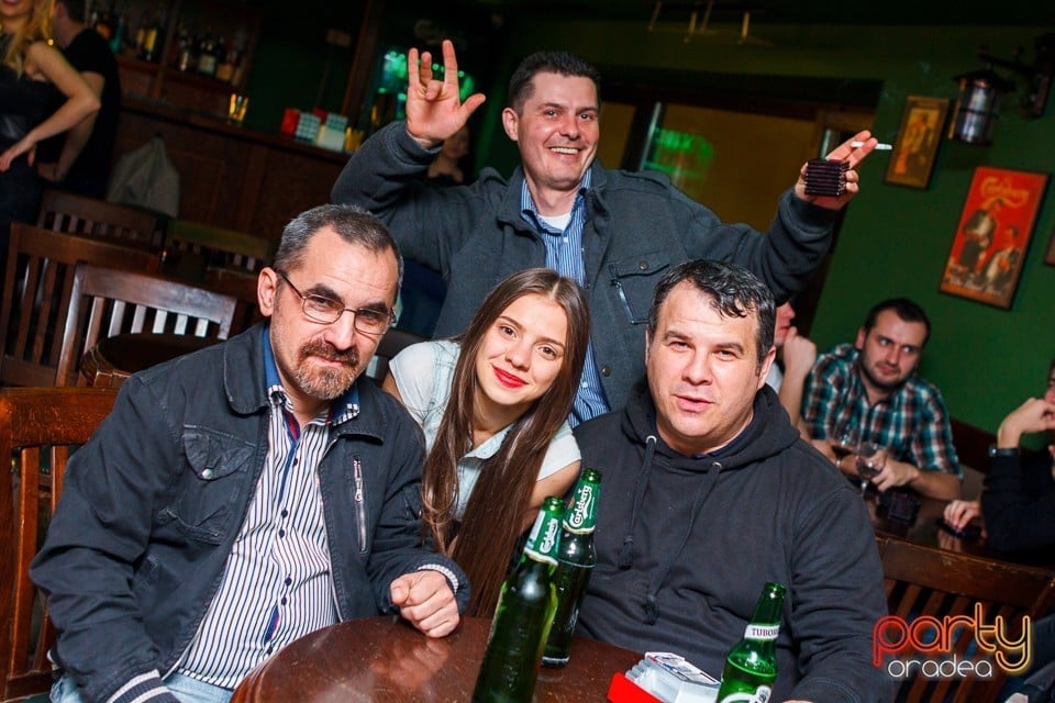 Sâmbătă noaptea în Green Pub, Green Pub