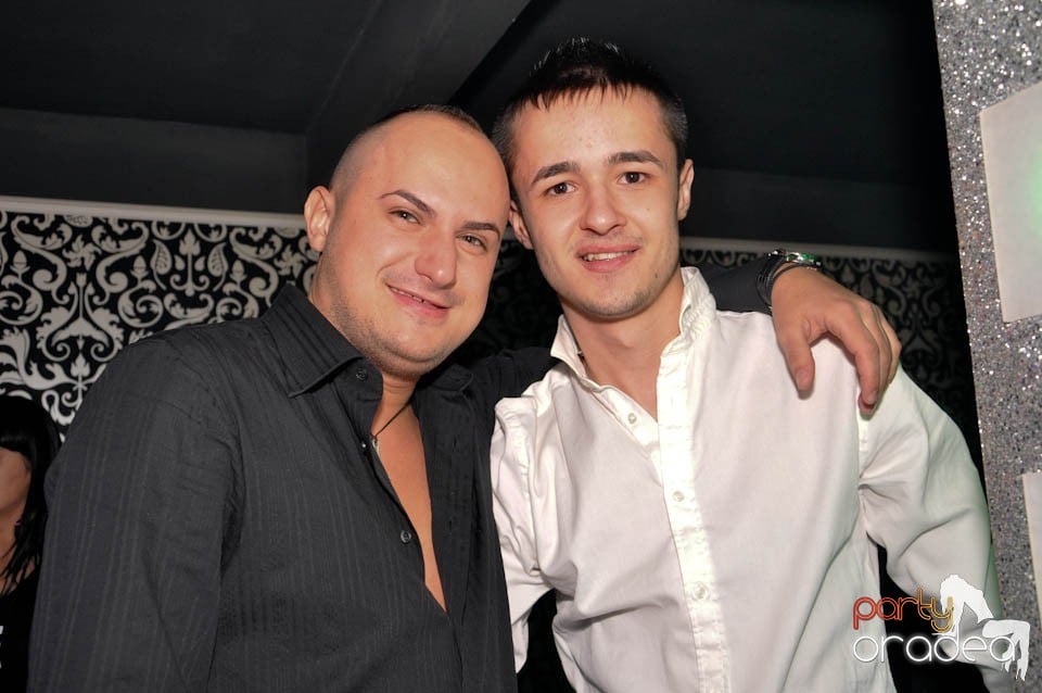 Sâmbătă petrecem în Club Life,