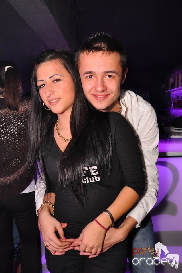 Sâmbătă petrecem în Club Life,