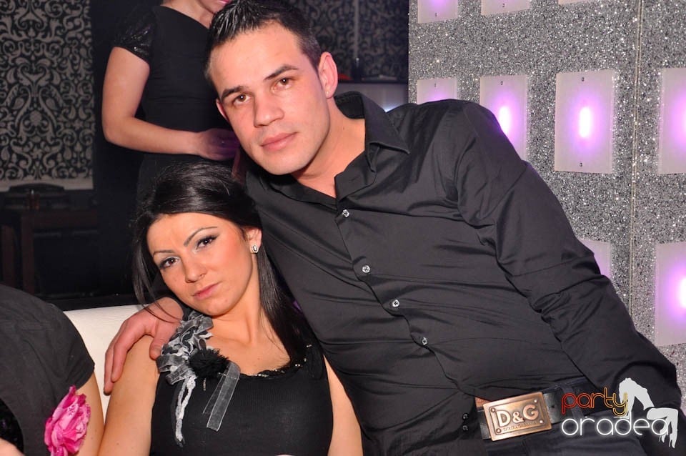 Sâmbătă petrecem în Club Life,
