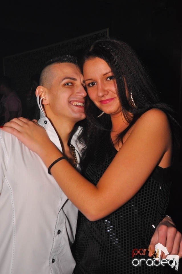 Sâmbătă petrecem în Club Life,