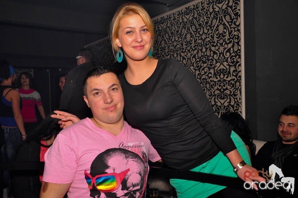 Sâmbătă petrecem în Club Life,