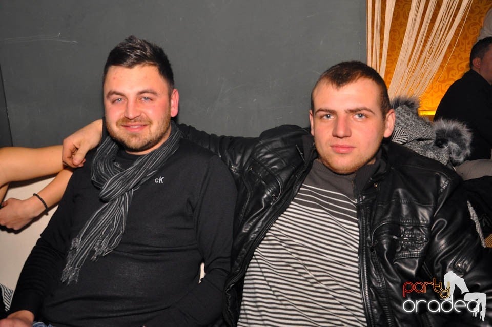 Sâmbătă petrecem în Club Life,