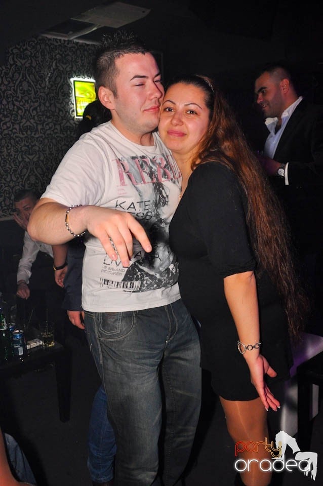 Sâmbătă petrecem în Club Life,