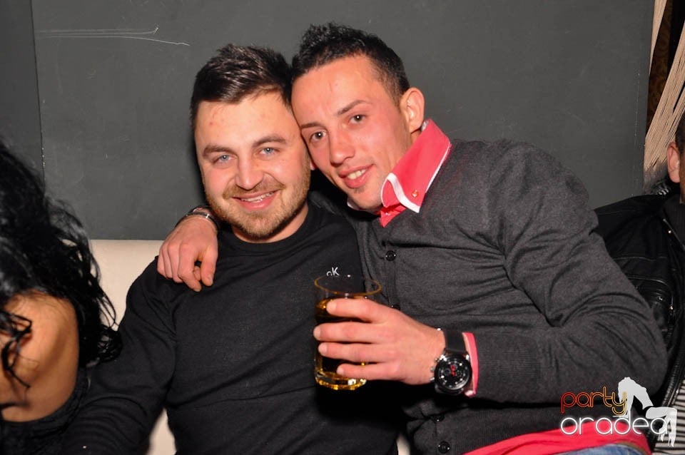 Sâmbătă petrecem în Club Life,
