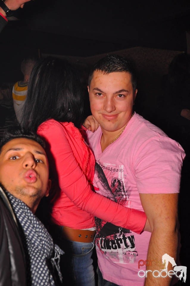 Sâmbătă petrecem în Club Life,