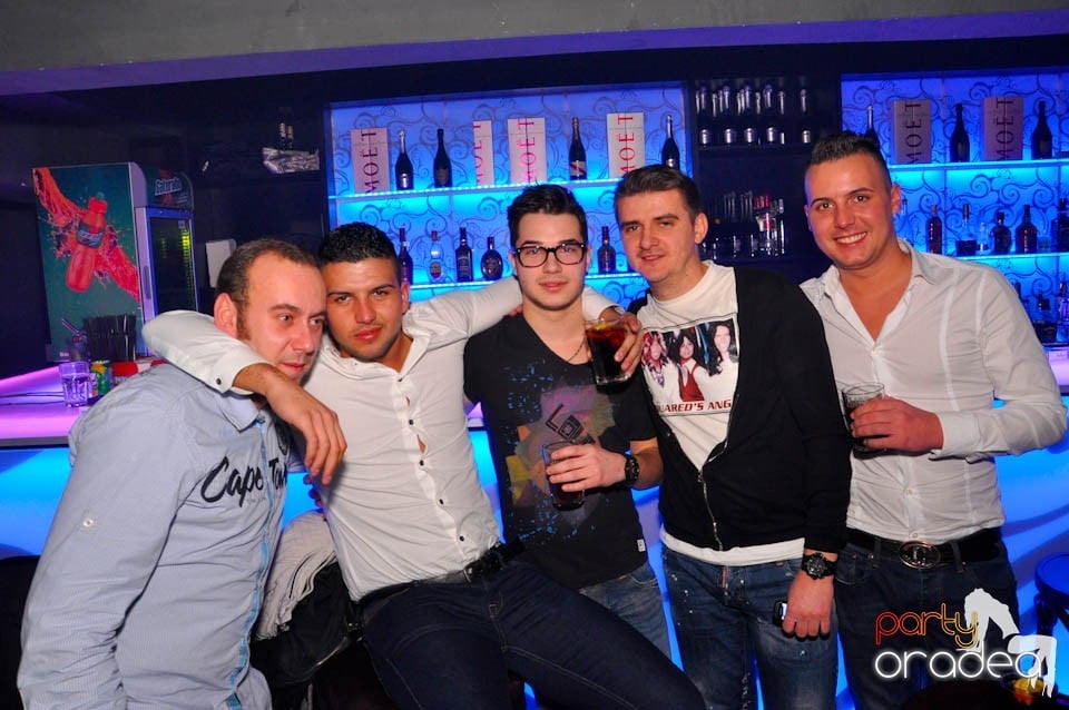 Sâmbătă petrecem în Club Life,