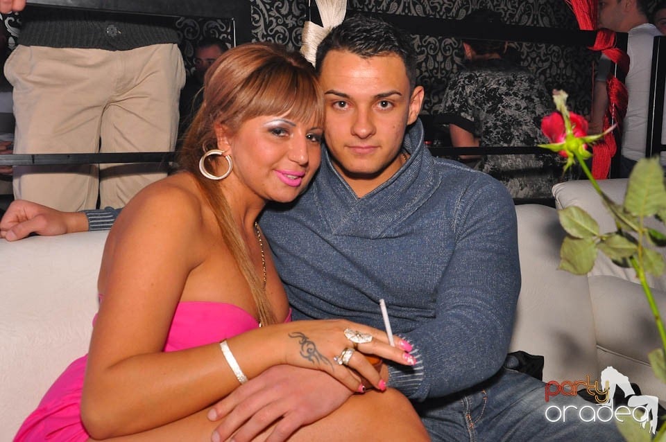 Sâmbătă petrecem în Club Life,
