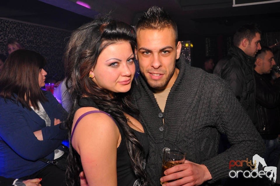 Sâmbătă petrecem în Club Life,