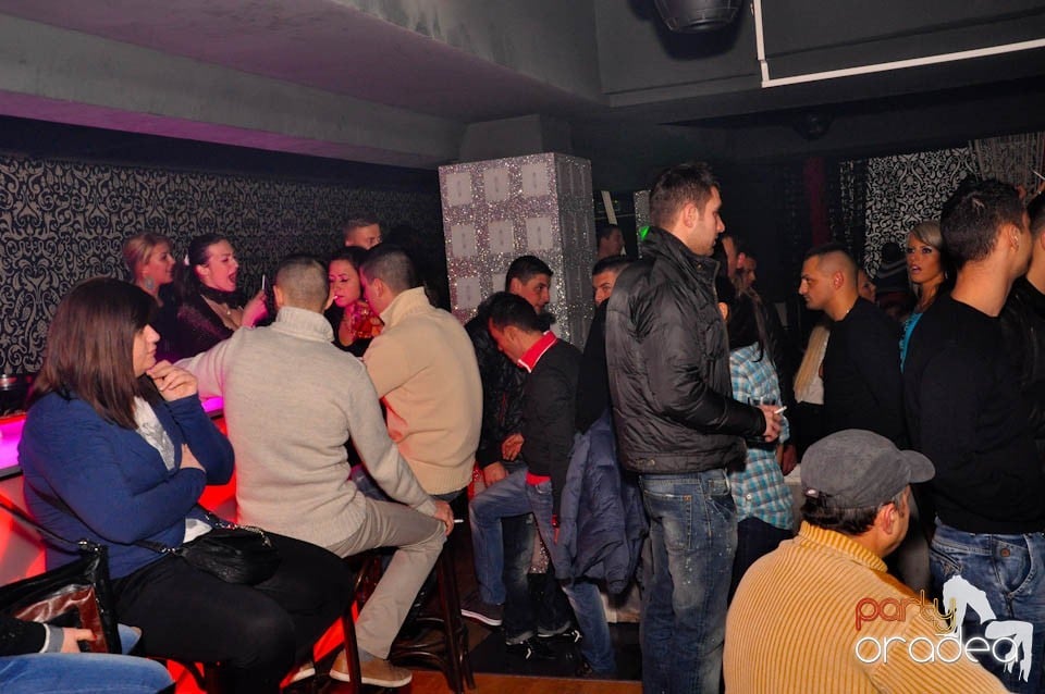 Sâmbătă petrecem în Club Life,