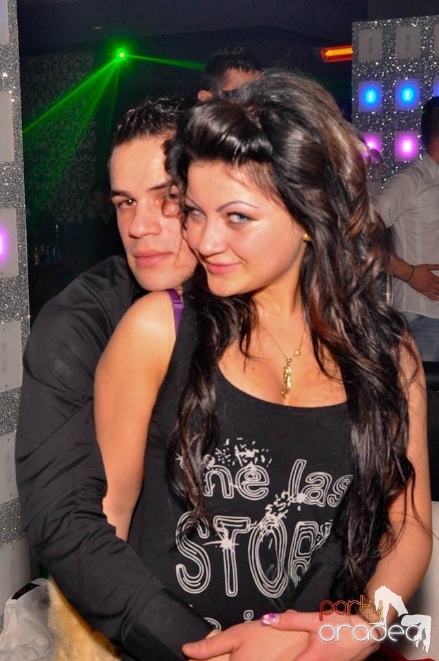 Sâmbătă petrecem în Club Life,