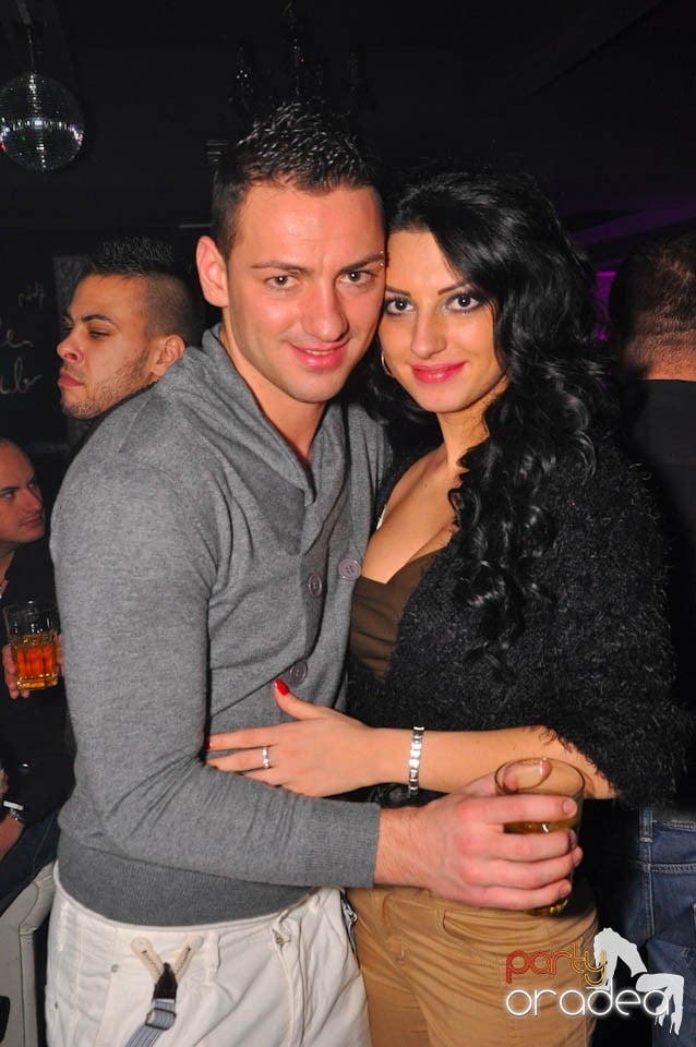 Sâmbătă petrecem în Club Life,