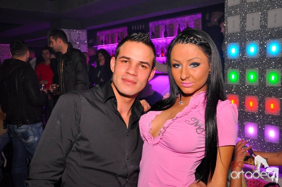 Sâmbătă petrecem în Club Life,