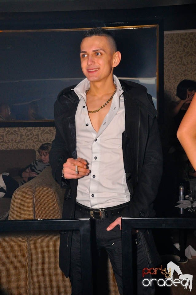 Sâmbătă petrecem în Club Life,