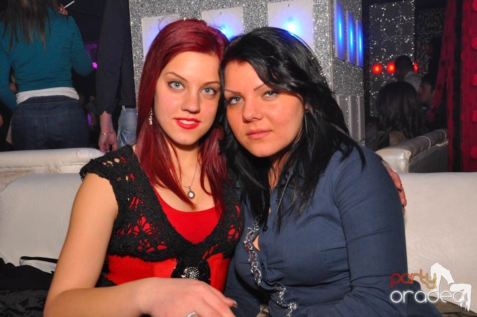 Sâmbătă petrecem în Club Life,