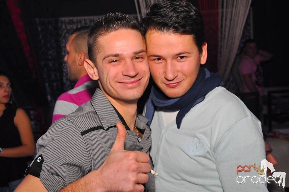 Sâmbătă petrecem în Club Life,