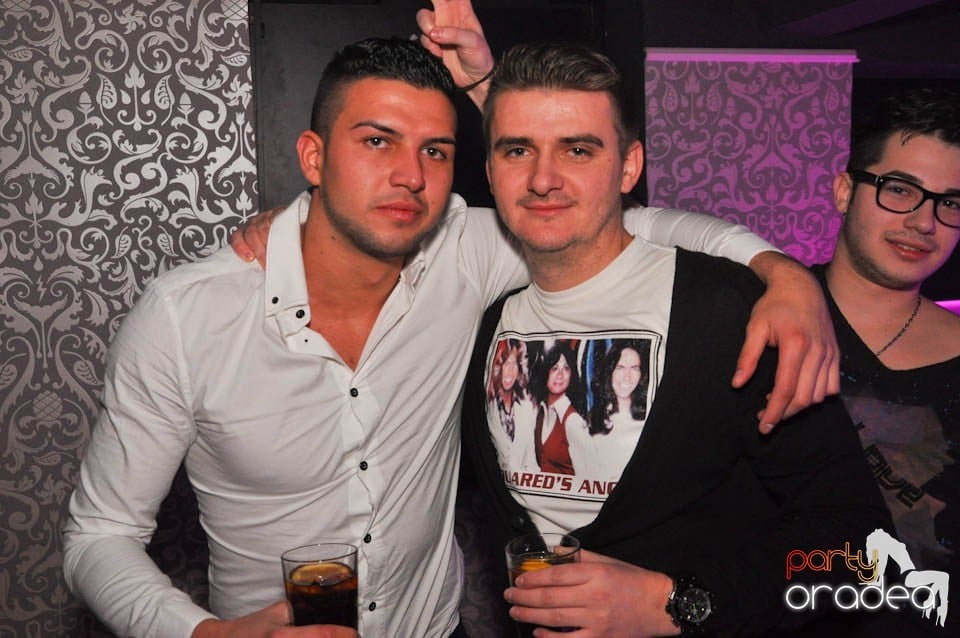 Sâmbătă petrecem în Club Life,